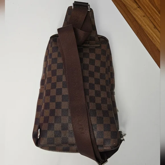 Men's Slingbag / crossbody - Picture 3 of 10